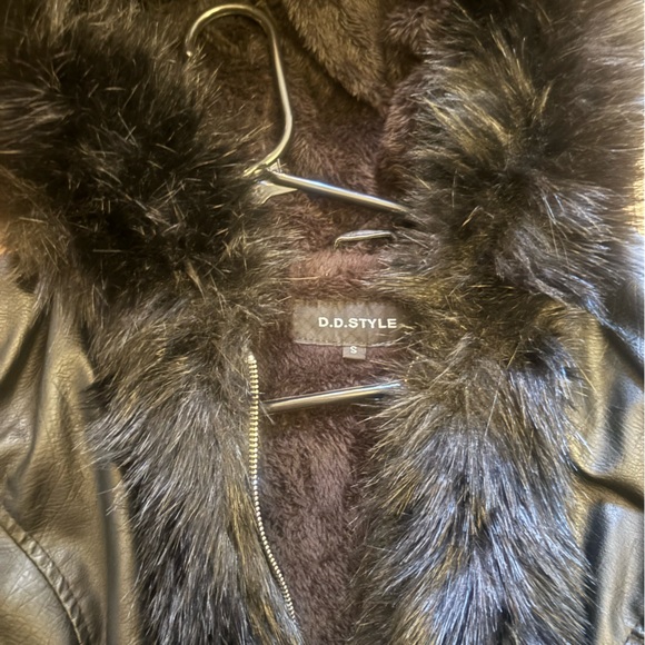 Black Faux Fur Trimmed Women's Coat - Picture 5 of 7